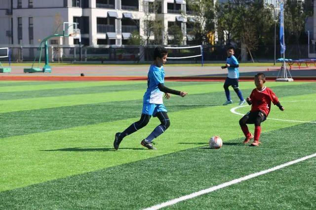 米兰客场2-1小胜都灵，拉比奥替补传射